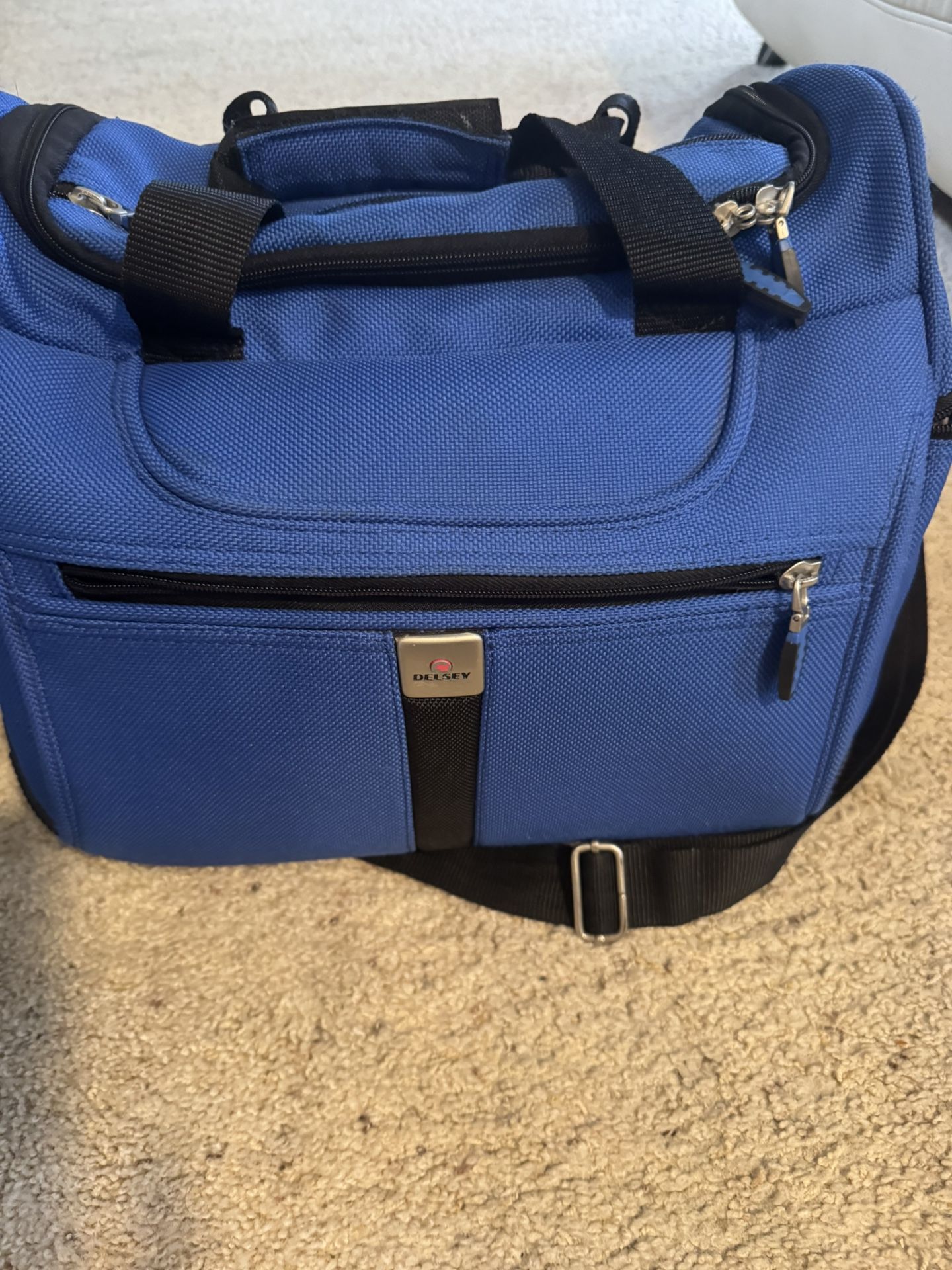 DELSEY OVERNIGHT BAG ( No Wheels)