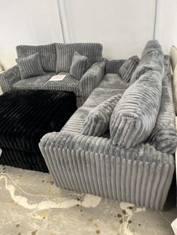 Cozy nice couch and loveseat!