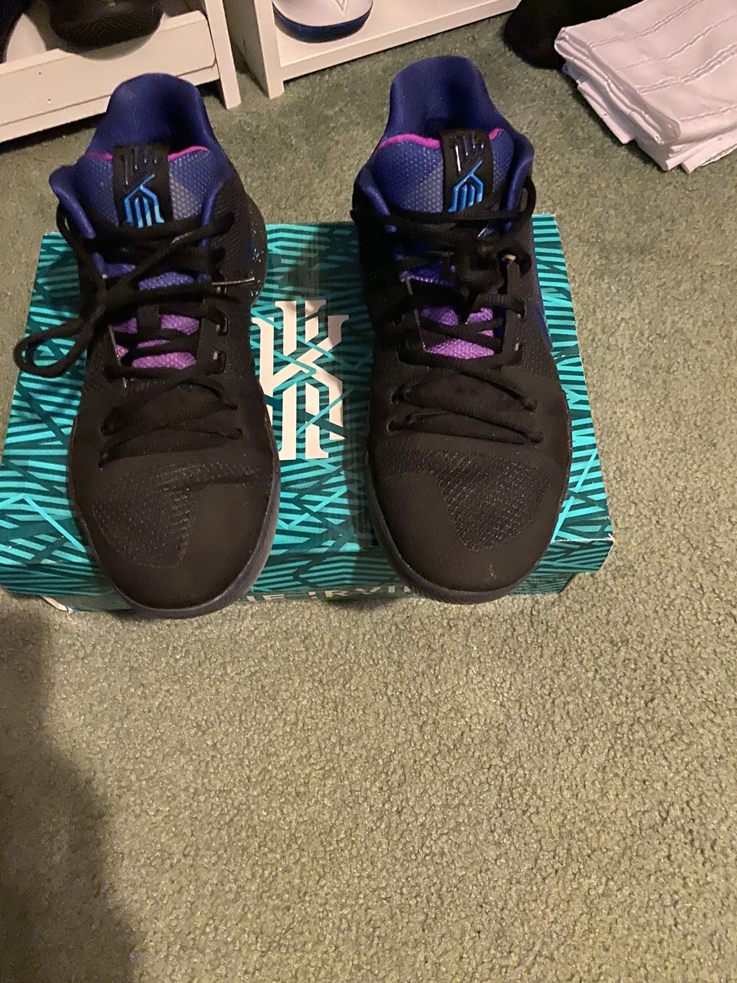 Nike kyrie 3. Size 9