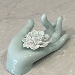 PORSELAIN HAND W FLOWER 