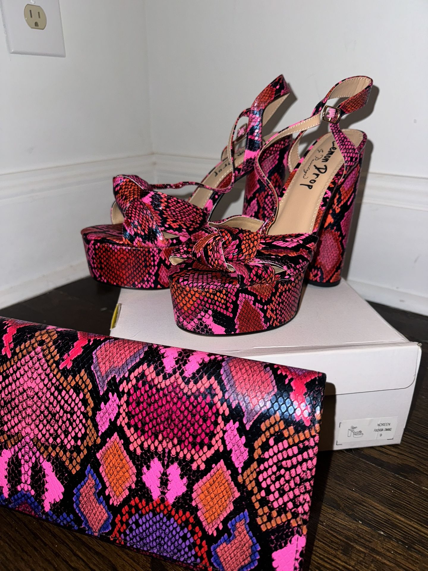 Women’s platform Heels Red Snake Skin Size 9
