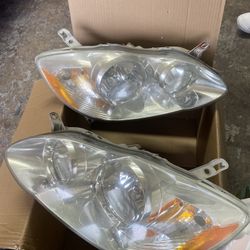 2005 Toyota Corolla Headlights