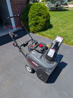 Briggs & Stratton Gas Snow Blower with Push-button Electric Start