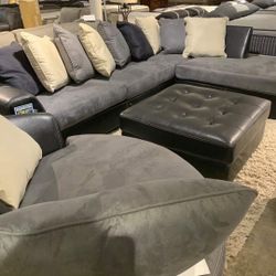 Jacurso Charcoal RAF Sectional / couch /Living room set