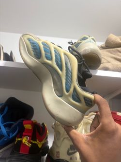 Adidas Yeezy 700 V3 Sneakers