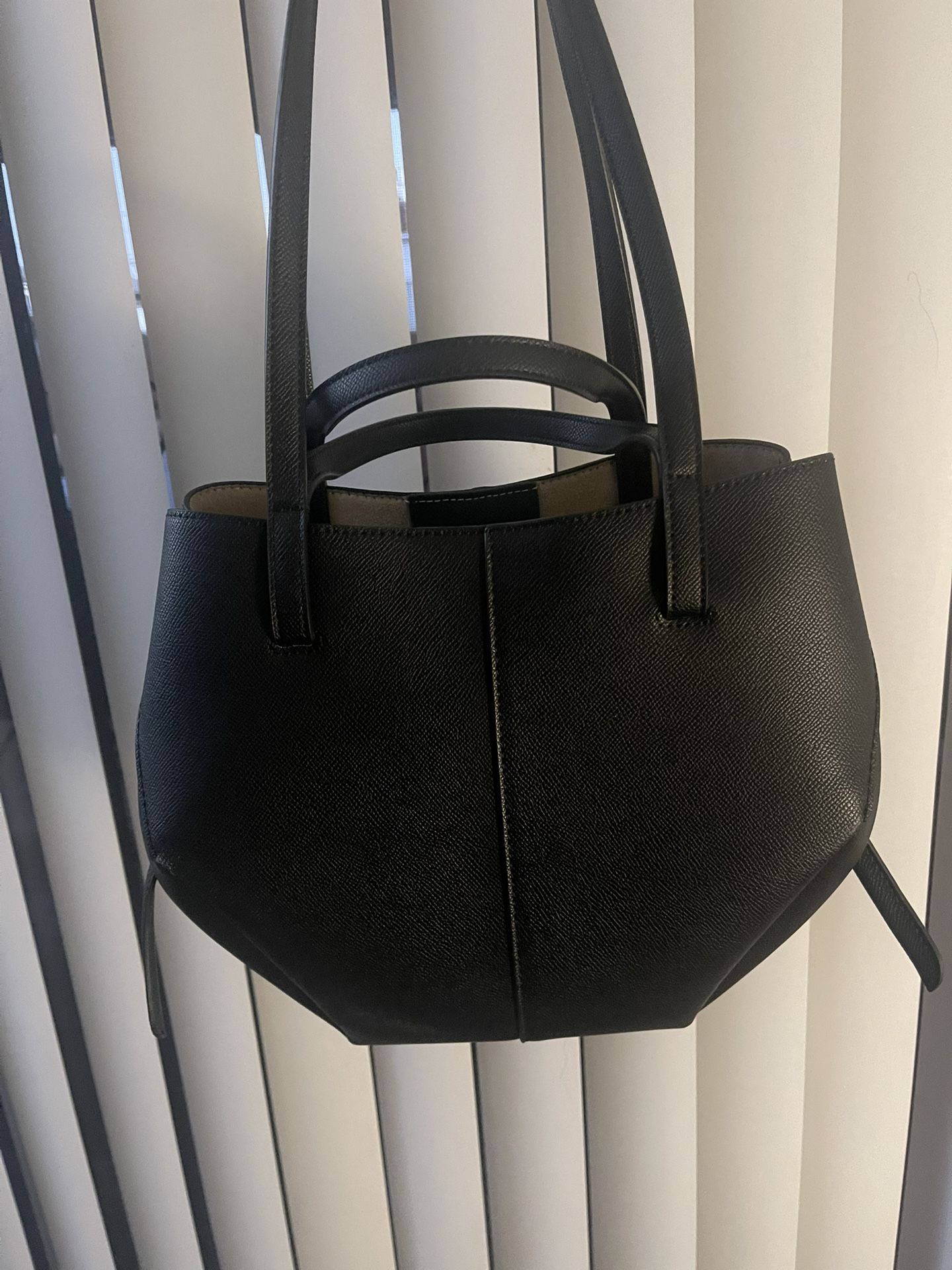 Black tote bag