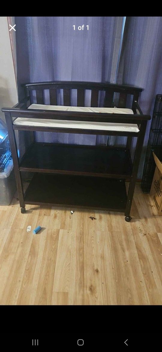 Black changing station
