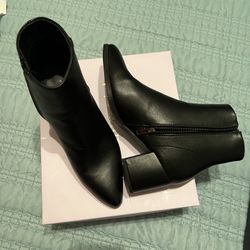 Women’s Black Ankle Boots. Size 8.