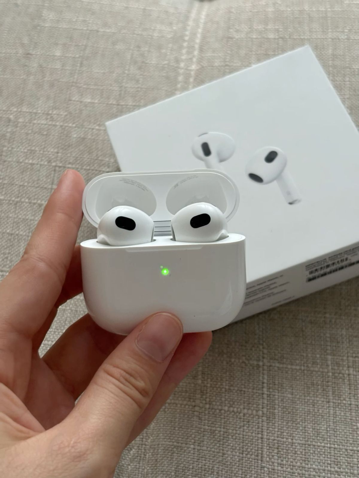 AirPods 4