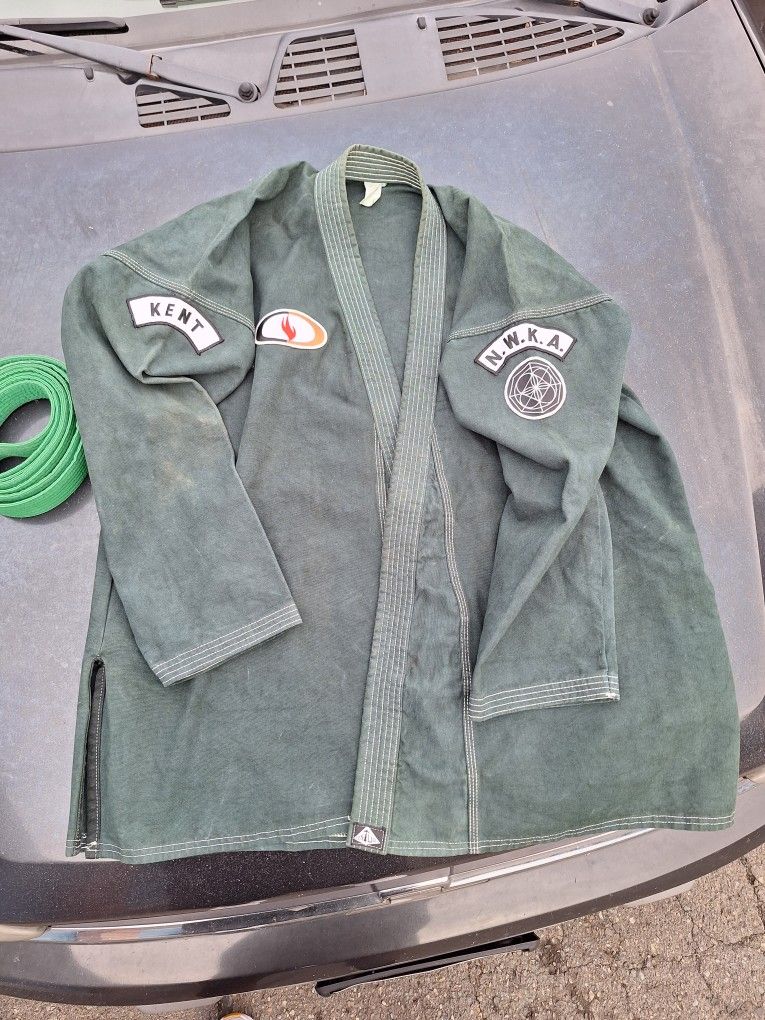 Heavy Duty Karate Gi W/8 Patches NWKA