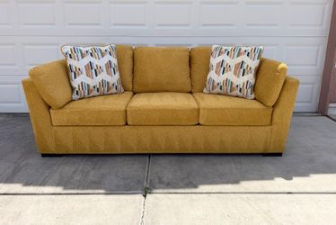 Sofa couch (Delivery Available)