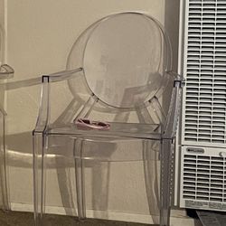 Modern Ghost Clear Plastic Chair 