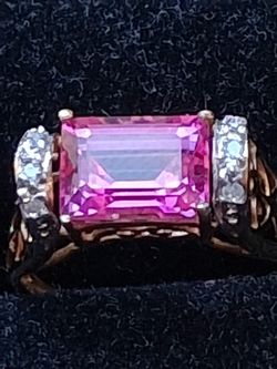 10k gold, pink topaz and diamonds ring, sz.7.5. 2.3g