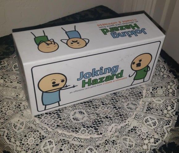 LIKE NEW AN OFFENSIVE CARD GAME FROM CYANIDE & HAPPINESS JOKING HAZARD MULTIPLAYER CARD GAME1