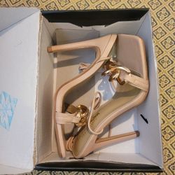 New Heels Nude Sz 6