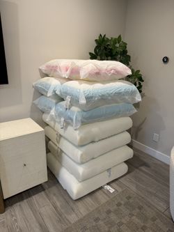 BRAND NEW MEMORY FOAM COUCH! Whole Couch Besides Cushion Covers And Some Framing Parts. Read Details ! 