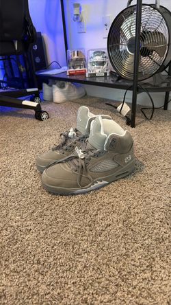 Size 10 grey wolfs 5s