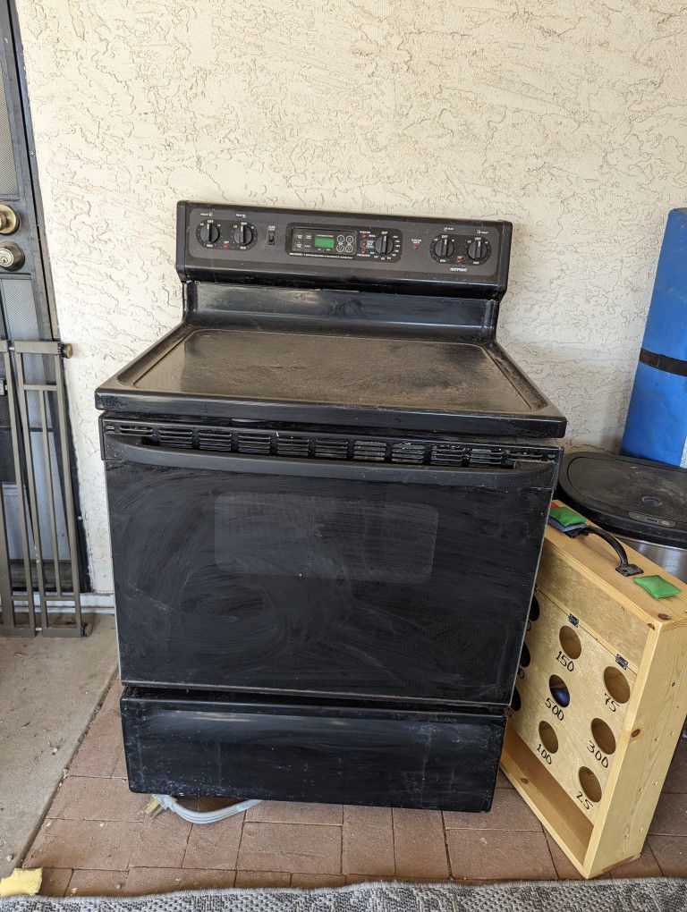 Electric Stove, Microwave & Dishwasher 