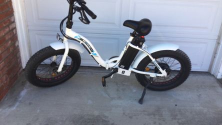 CCotric Eletric Bike Used Less Then 4 Times Like New To Old To Ride Cheap $600..00