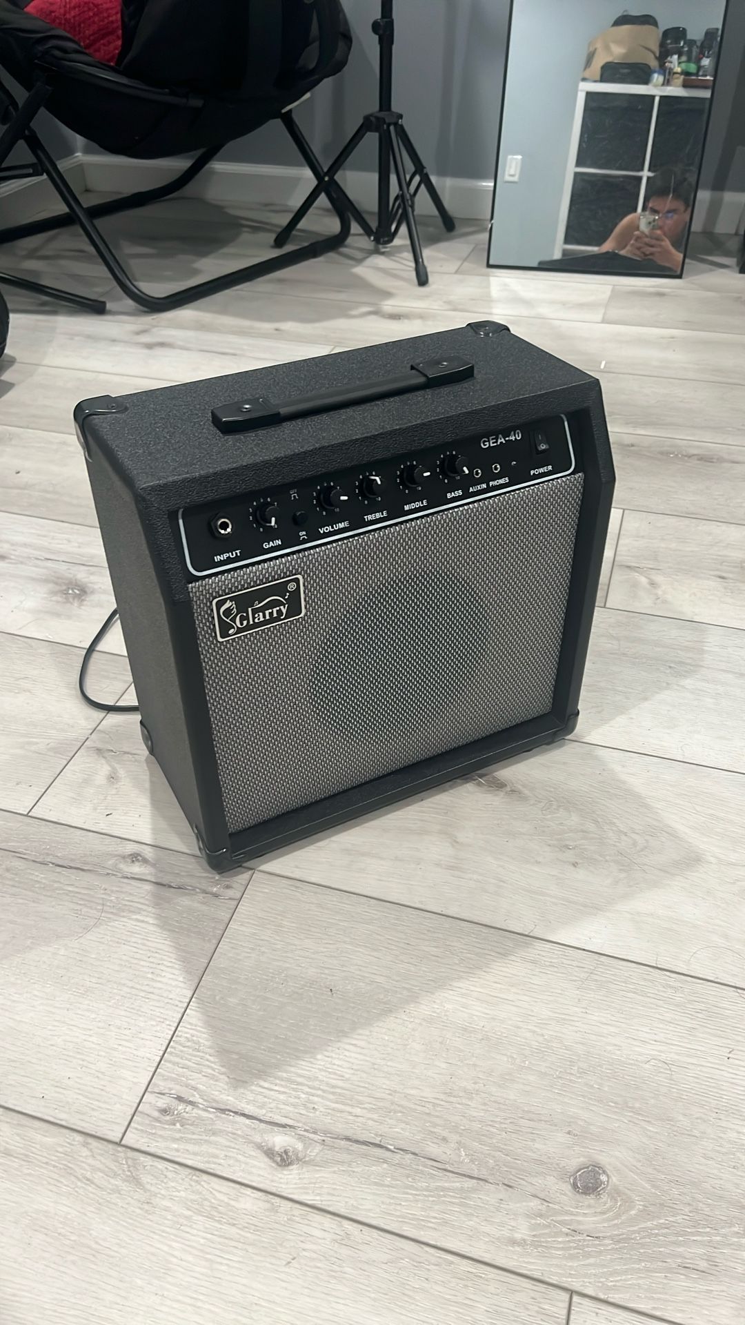 AMPLIFIER AND SPEAKER