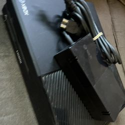 xbox one with 4 discs and its control