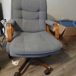 Vintage Late 80s To 1990  Lazy Boy Steelcase Swivel Style Rolling Office Chair 