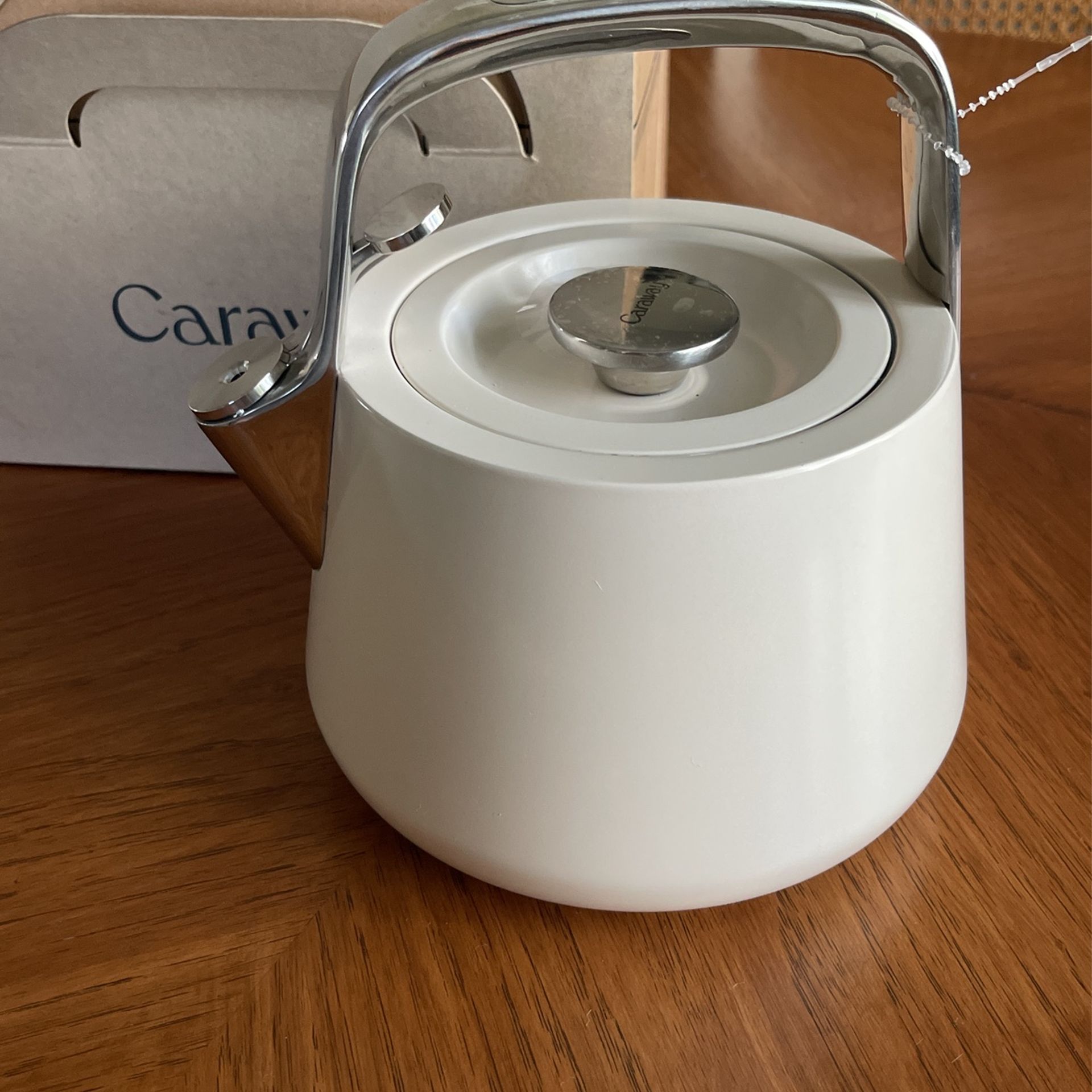Brand New Caraway creme Kettle