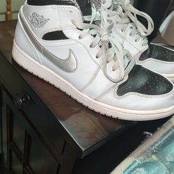 Jordan 1 wolf grey