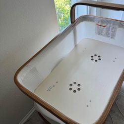 .Cradlewise Smart-Crib-Bassinet 