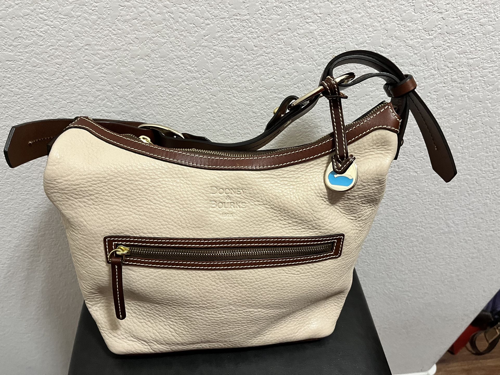 Dooney & Bourke Hand Bag