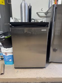 INSIGNIA Kegarator