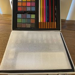 Art District Water Color & Pallet Paint Kit
