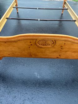 Knotty pine style Full Spindle bed