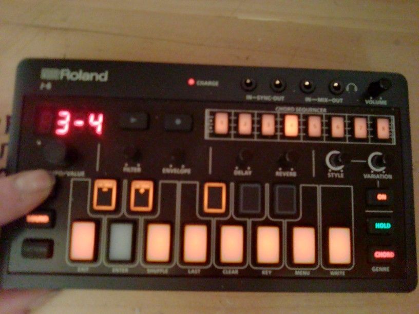 J6 Roland Aira