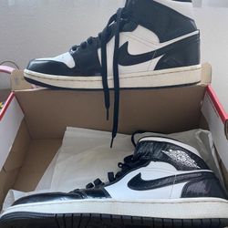Jordan 1 mid black