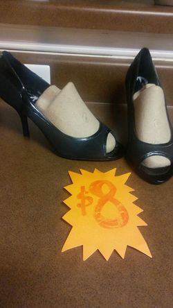 NEW ETIENNE AIGNER HEELS SZ.7.5
