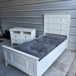 Bedroom set twin size 