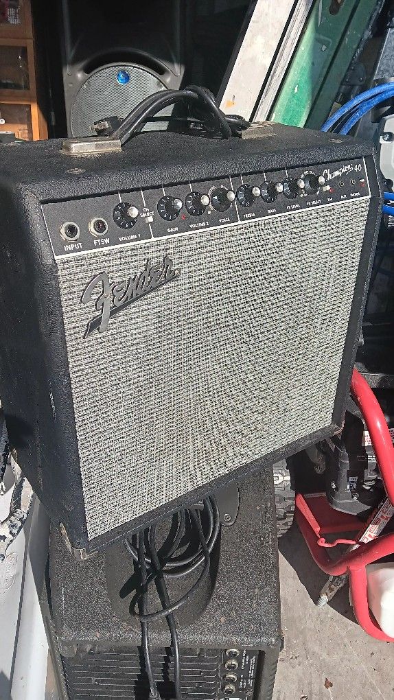 FENDER amplifier