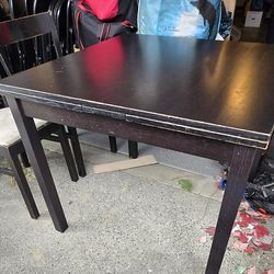 Sturdy-kid friendly dining set