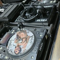 Dj System Denon 3700 Direct Drive And Z2 Traktor mixer Asking $300