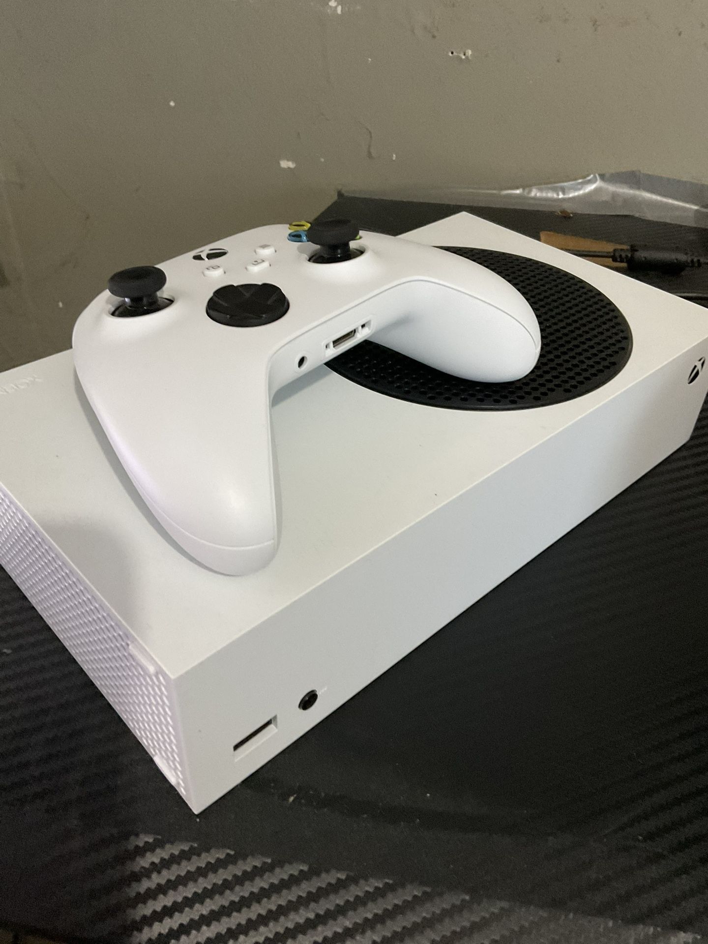 Xbox Series S (Slightly Used)