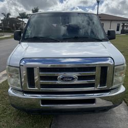 2011 E350 15 Passenger Ford $10,800