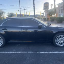 2013 Chrysler 300 - 2,100$
