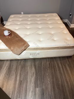Saatva HD Mattress., King, Like New, Perfect Condition