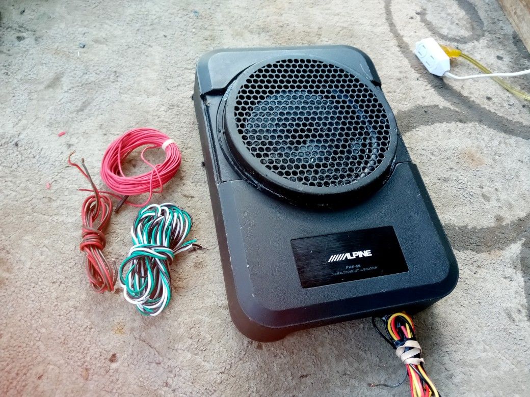 Alpine PWE S8 COMPACT POWERED SUBWOOFER