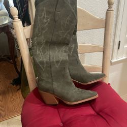 5 1/2  Swade Boots Like New