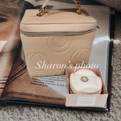 Monat  Makeup - Case &  Reusable Facial Cleansing Pads