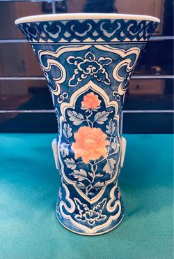 Beautiful vintage Japanese porcelain vase with blue/white/pink colors