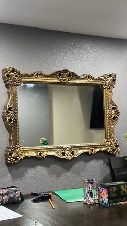 Gold Ornate Baroque Wall Mirror | Espejo de Pared Barroco Dorado con Marco Ornamentado