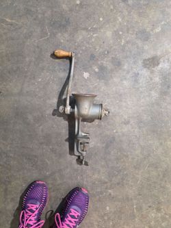 Vintage Universal Manual Hand Crank Meat Grinder #8